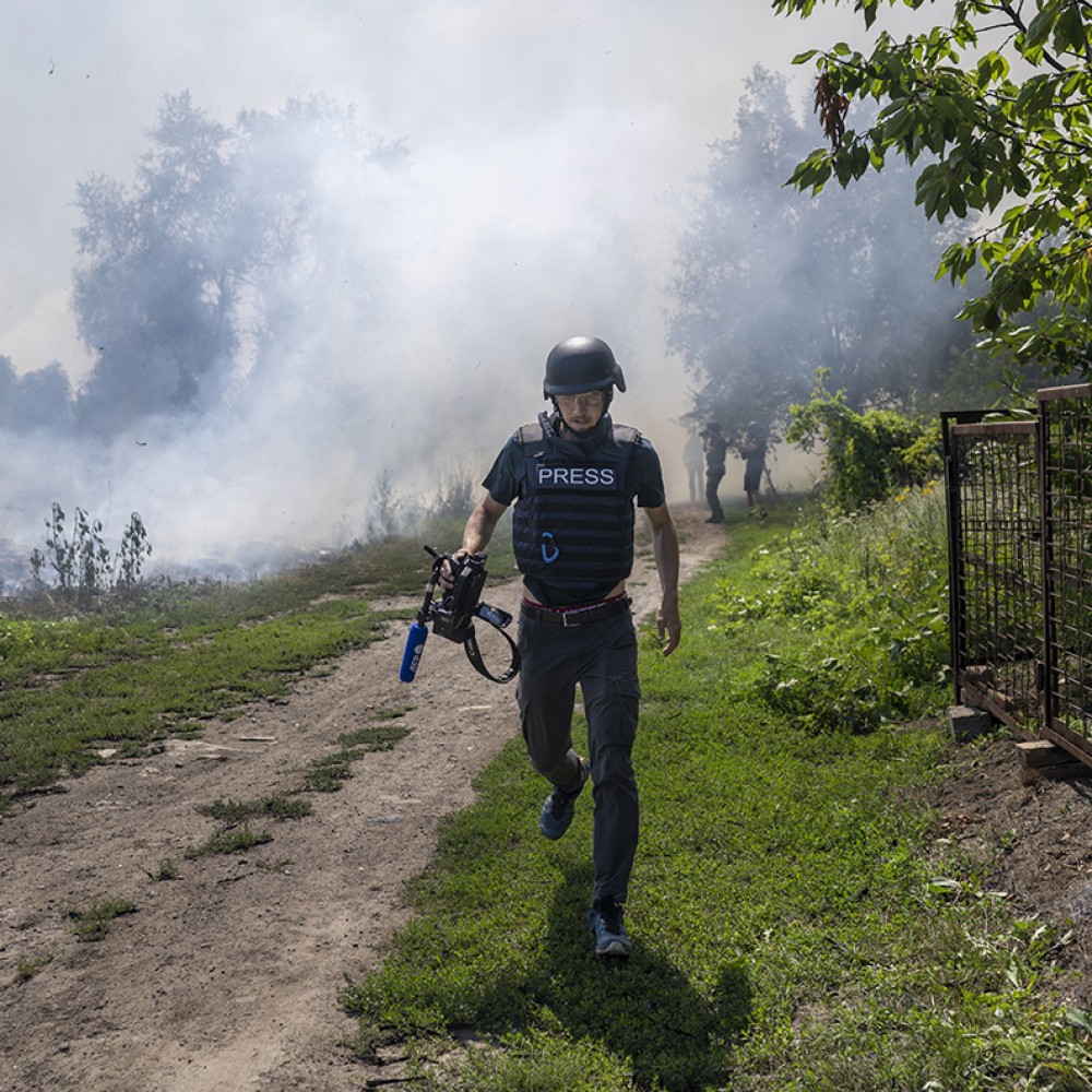 Ukraine: the battle to report the war. How journalists work under wartime pressure